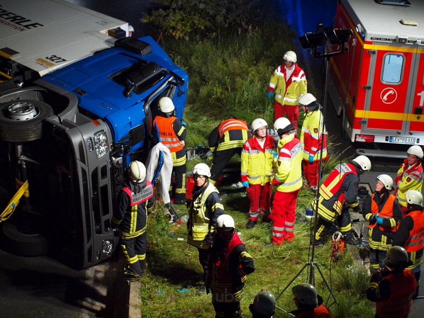 Einsatz BF Koeln PEINGEKLEMMT in Leverkusen P020.JPG